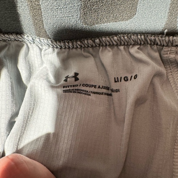 Under armor grey shorts size Large - Picture 2 of 3